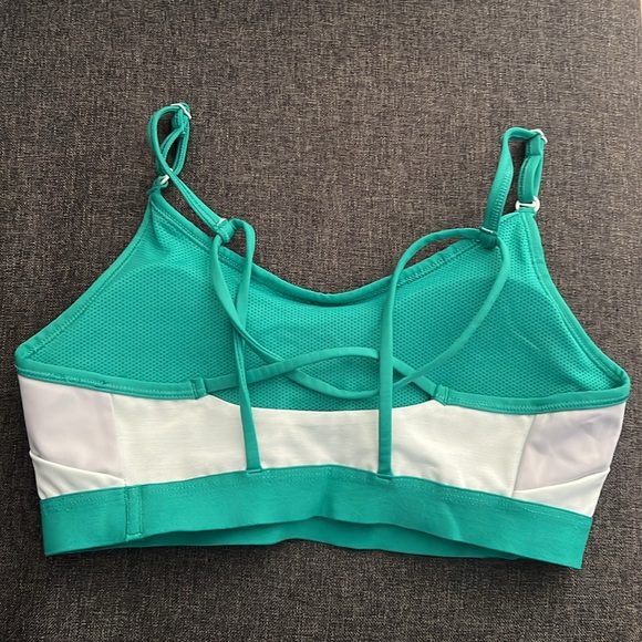 Nike sports bra w/ pads, size M, green & white, like new condition - Picture 2 of 3